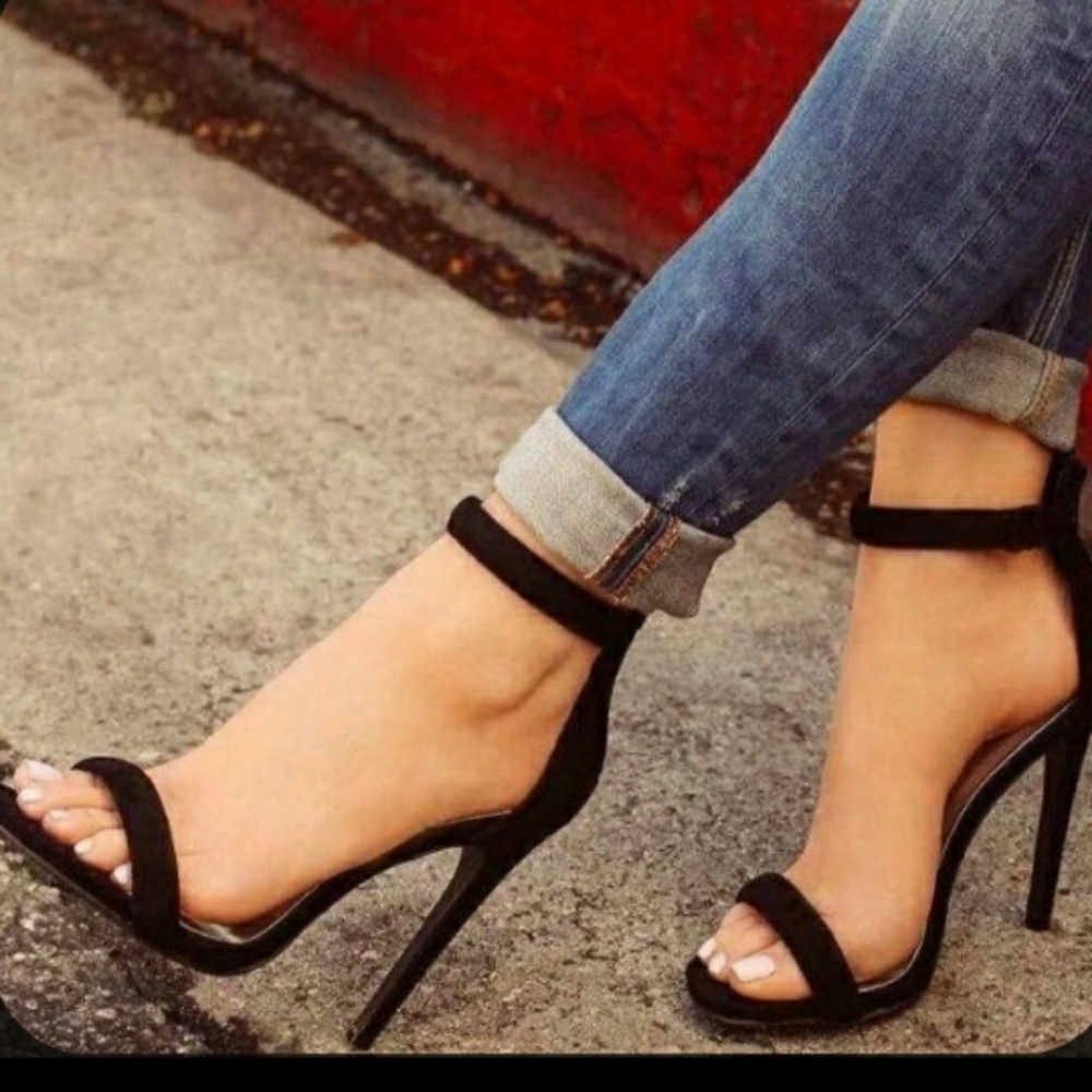 Adorable black single strap heels